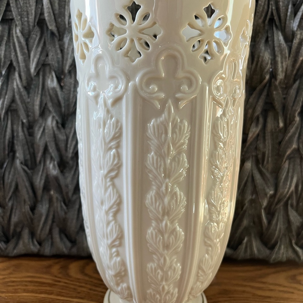 Lenox, vintage woodland vase with 14k gold trim. Made in the US